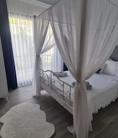2 Person, With Shared Pool - Awz 253, 2
